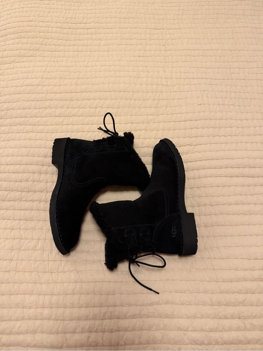 UGG Naiyah Black Suede Shearling Lace-Up Boots Size 5 – New
